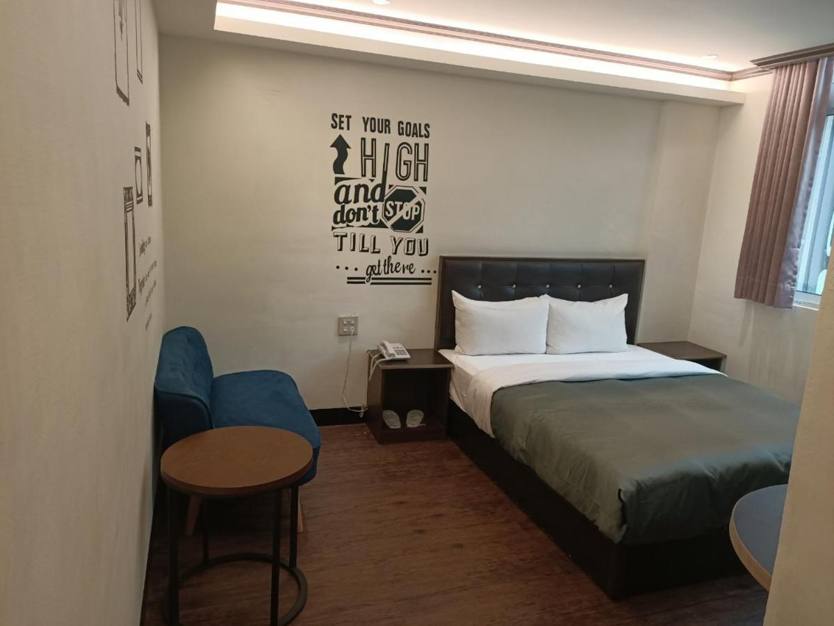 Holiday Business Hotel T'ai-tung Extérieur photo